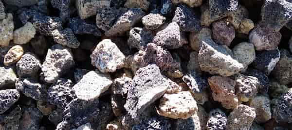 تصویر 1 از پوکه معدنی برای باغچه و فضای سبز